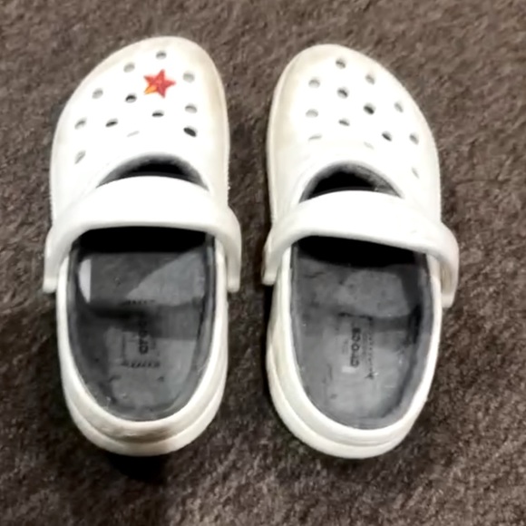 CROCS Other - White Crocs Boys 6 girls 8 summer shoes Sandals Preowned still good condition